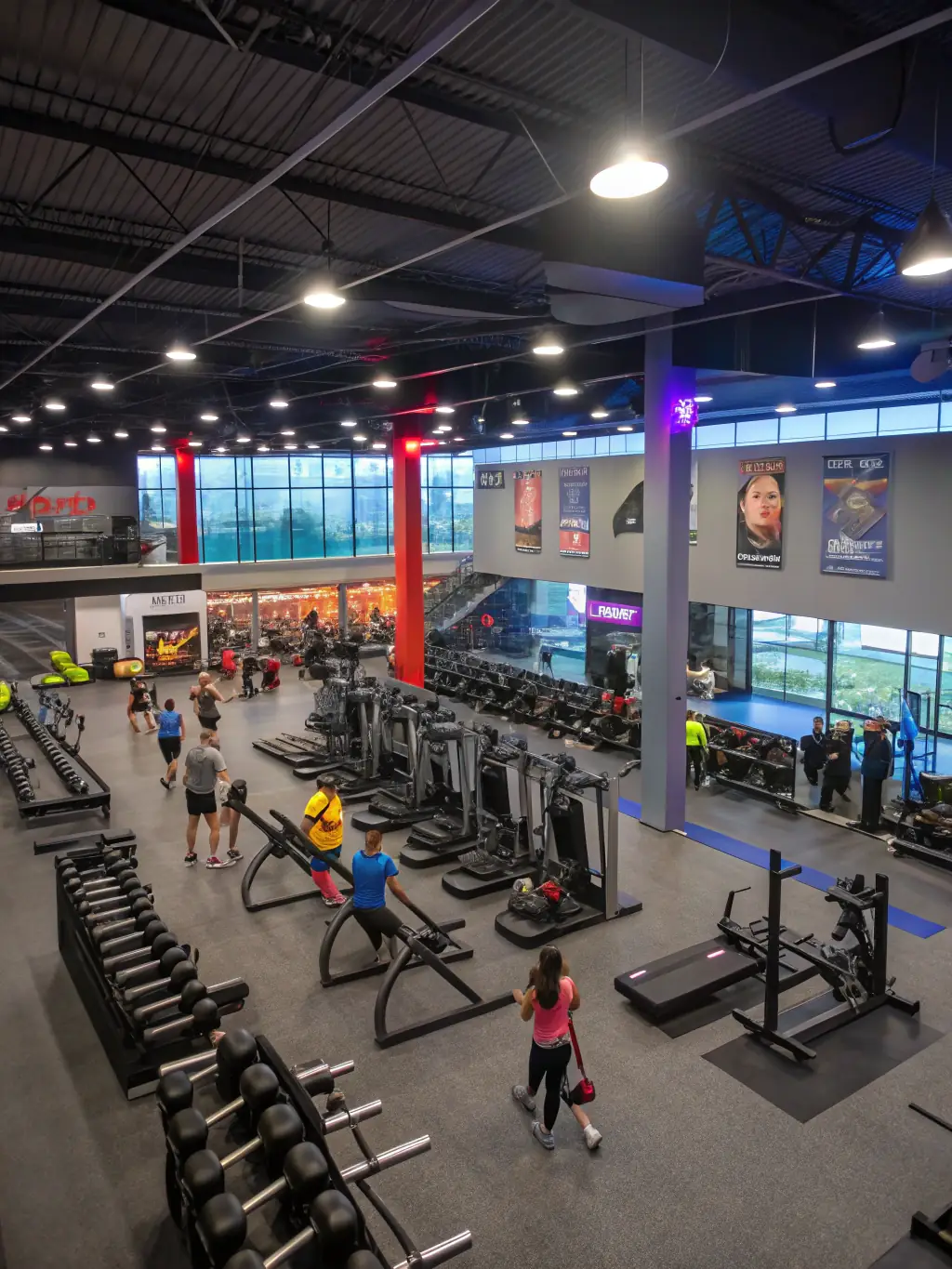 A photo of the strength training area at RYTHM'AISNE FORME, featuring various weightlifting equipment and members working out.